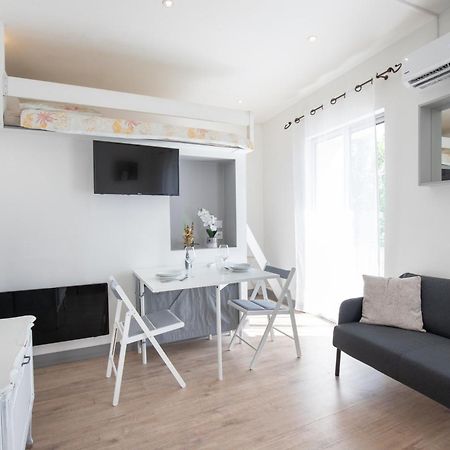 Appartamento Le Partage Des Eaux - 4 Couchages - Hypercentre - Clim - Wifi LʼIsle-sur-la-Sorgue Esterno foto