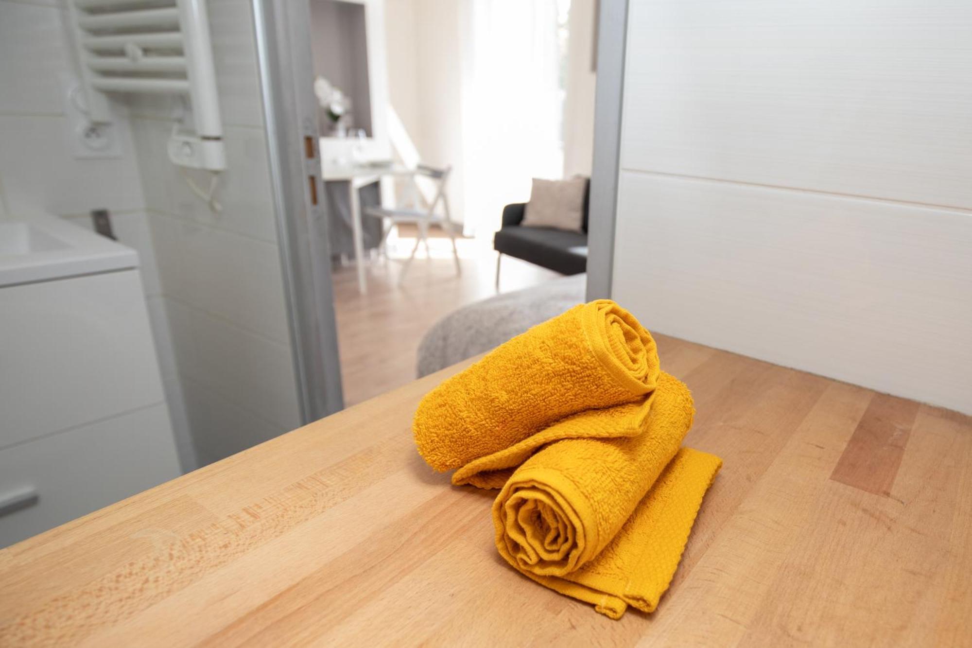 Appartamento Le Partage Des Eaux - 4 Couchages - Hypercentre - Clim - Wifi LʼIsle-sur-la-Sorgue Esterno foto
